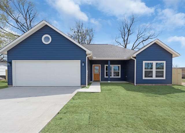 Property at 816 Jefferson St E, Sulphur Springs, TX 75482, 3 beds, 2 baths