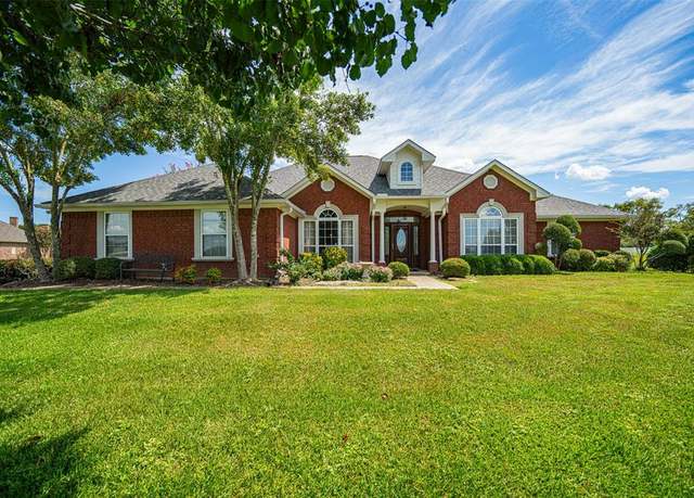Property at 1022 High Meadow Dr, Mount Vernon, TX 75457, 5 beds, 3.5 baths