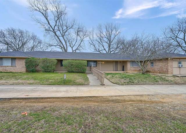 Property at 206 Water St, Whitesboro, TX 76273, 4 beds, 2.5 baths