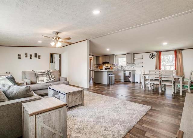 Property at 4801 Cedar Hill Dr, Weatherford, TX 76087, 5 beds, 3 baths