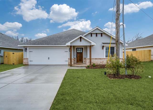 Property at 102 Walnut St, Whitesboro, TX 76273, 3 beds, 2 baths