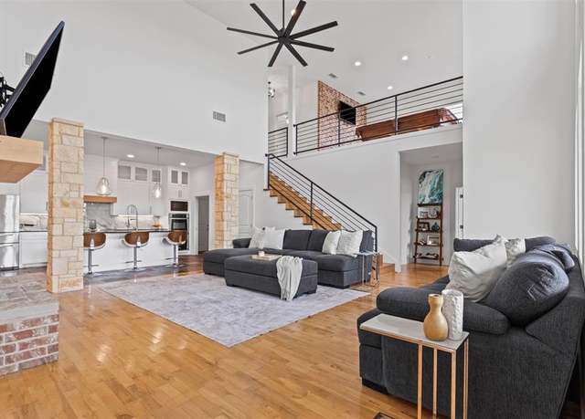 Property at 1013 Lady Amber Ct, Granbury, TX 76049, 4 beds, 3.5 baths
