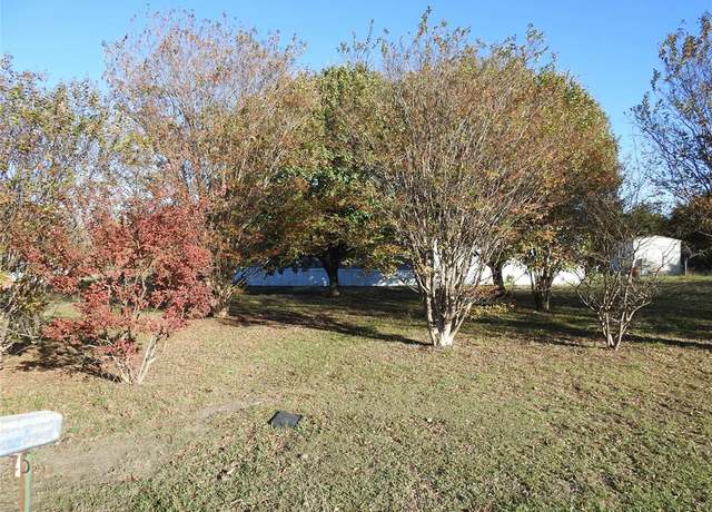 Property at 2096 Everheart Rd, Bells, TX 75414, 3 beds, 2 baths