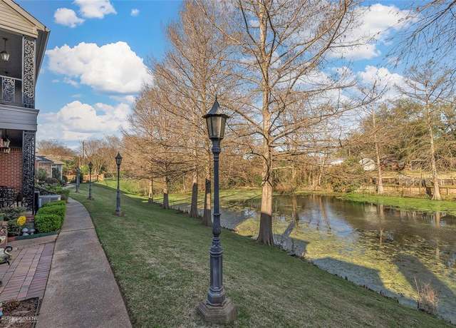 Property at 2013 E Kings Hwy, Shreveport, LA 71105, 3 beds, 2.5 baths