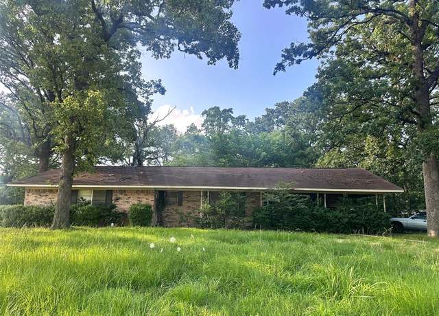 Property at 108 Mockingbird St, Mount Pleasant, TX 75455, 3 beds, 2 baths