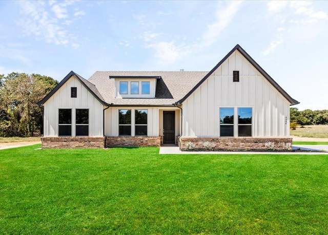Property at 4004 Roan Ct, Springtown, TX 76082, 4 beds, 2 baths