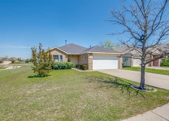 Property at 2015 Natchez Dr, Forney, TX 75126, 3 beds, 2 baths