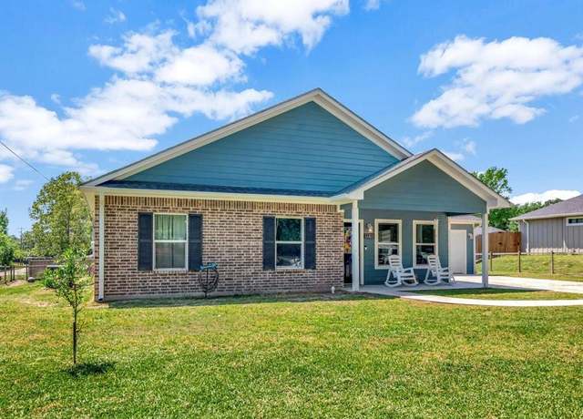 Property at 420 E Maple, Huntington, TX 75949, 3 beds, 2 baths
