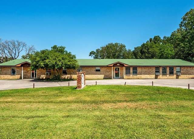 Property at 308 Front St, Pottsboro, TX 75076, 4 beds, 2.5 baths