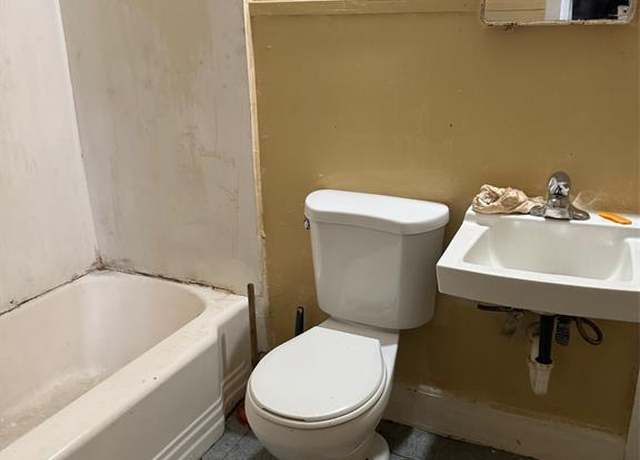 Property at 3114 W College St, Shreveport, LA 71109, 2 beds, 1 bath