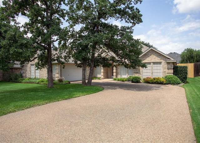 Property at 1015 Oak Hill Park, Kennedale, TX 76060, 3 beds, 2.5 baths