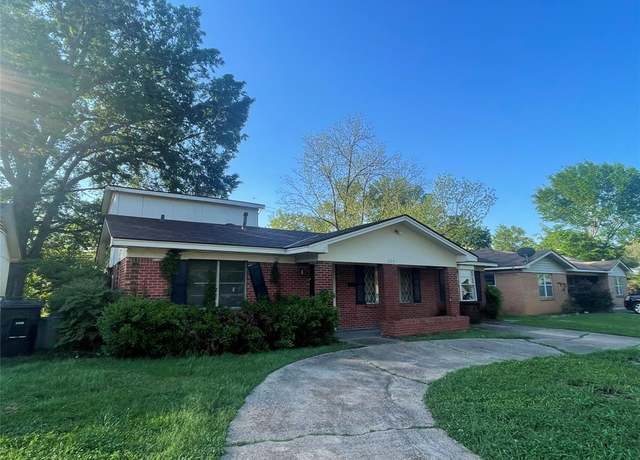 Property at 625 Rainbow Dr, Shreveport, LA 71106, 4 beds, 1 bath