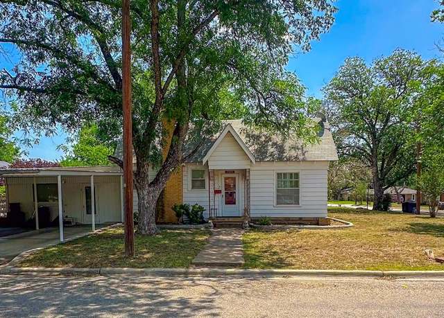 Property at 1509 S Wall, Brady, TX 76825, 4 beds, 3 baths