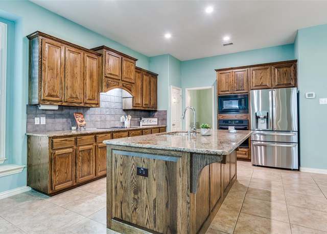 Property at 7803 Hillsdale Dr, Sachse, TX 75048, 4 beds, 3 baths