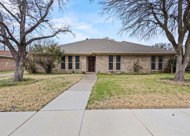 Property at 2105 Tampico Dr, Carrollton, TX 75006, 4 beds, 2 baths