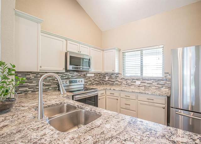 Property at 818 Little Creek Dr, Euless, TX 76039, 3 beds, 2 baths