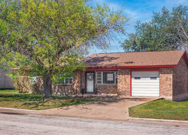 Property at 2006 S High St, Brady, TX 76825, 2 beds, 1 bath