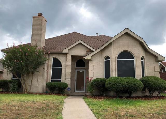 Property at 2509 Bent Brook Dr, Mesquite, TX 75181, 3 beds, 2.5 baths