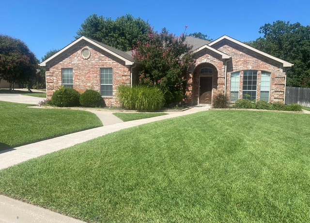 Property at 2230 Creek Side Dr, Weatherford, TX 76087, 3 beds, 2 baths