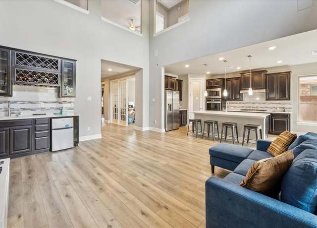 Property at 2605 High Bluff Dr, Mansfield, TX 76063, 4 beds, 4 baths