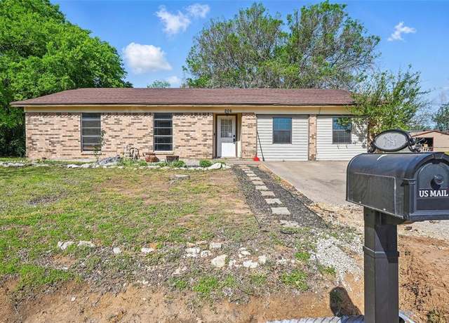 Property at 206 Thomas St, Joshua, TX 76058, 3 beds, 2 baths