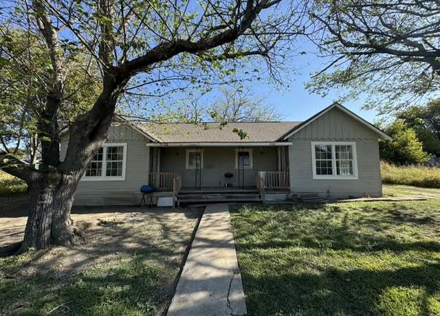 Property at 808 Mill St, Itasca, TX 76055, 2 beds, 2 baths