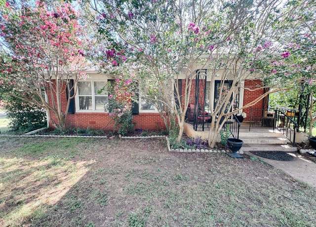Property at 2209 10th St, Brownwood, TX 76801, 4 beds, 2 baths