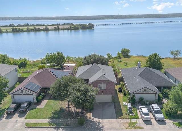 Property at 1614 Nina Dr, Dallas, TX 75051, 4 beds, 2.5 baths
