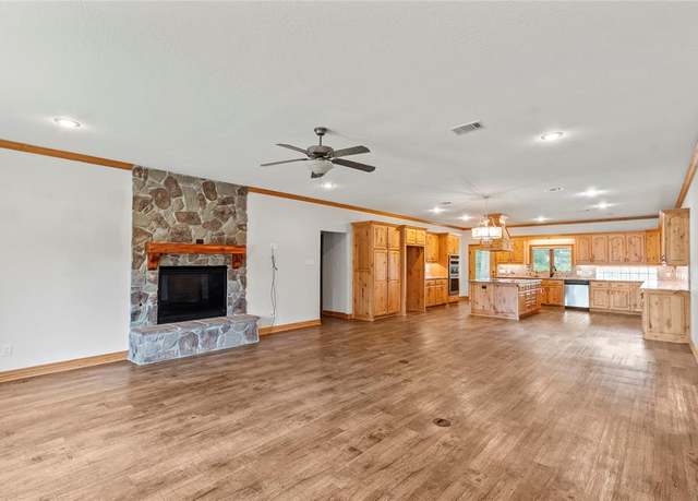 Property at 187 Randy St, Gun Barrel City, TX 75156, 4 beds, 3.5 baths