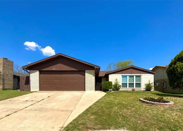 Property at 1332 Burmeister Rd, Fort Worth, TX 76134, 3 beds, 2 baths