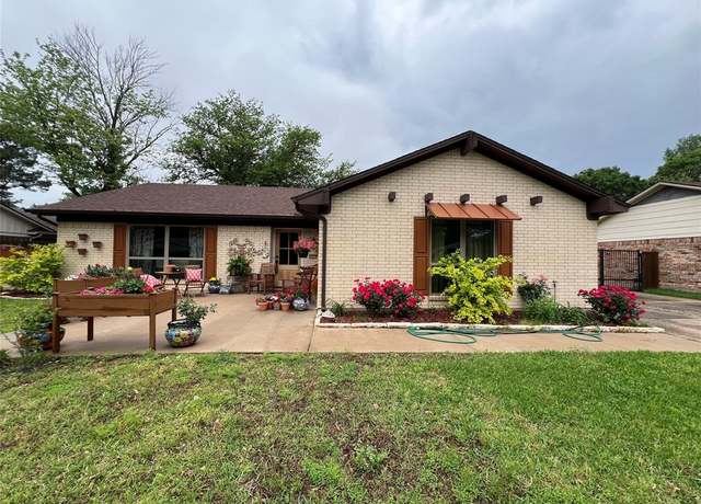 Property at 3000 Mimosa Dr, Sherman, TX 75092, 3 beds, 2 baths