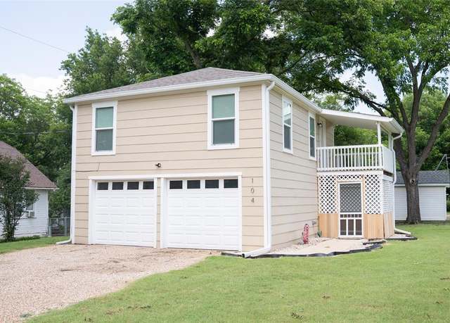 Property at 104 N Givens St, Hillsboro, TX 76645, 1 bed, 1 bath