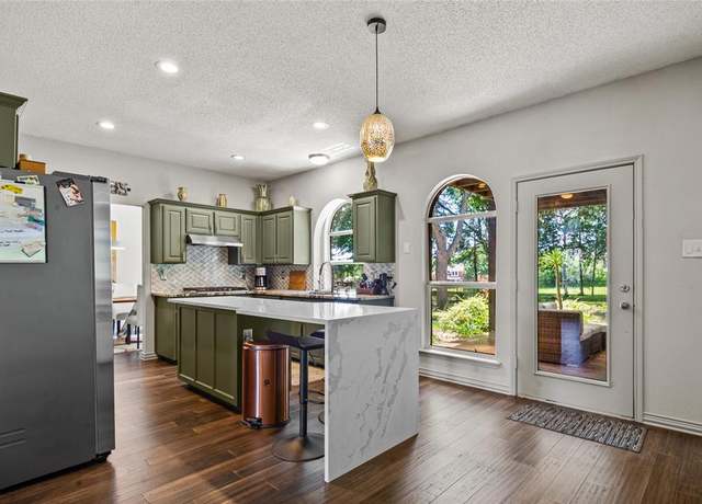 Property at 514 Baltusrol Cir, Garland, TX 75044, 4 beds, 2.5 baths