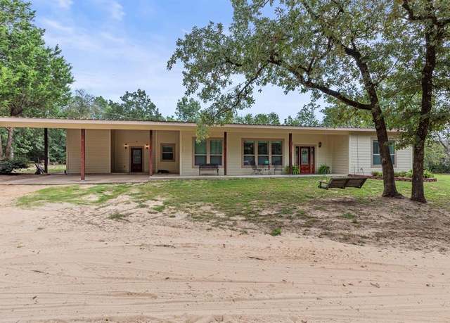 Property at 1240 Blossom Ln, Athens, TX 75751, 4 beds, 3 baths