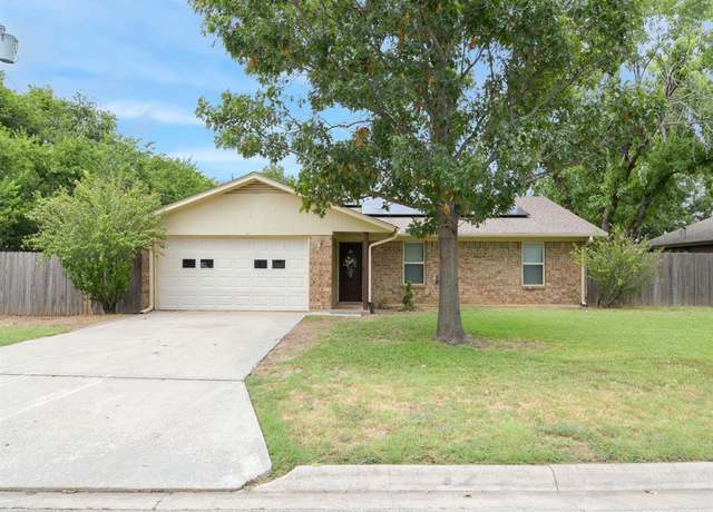 Property at 2016 Stanford Dr, Gainesville, TX 76240, 3 beds, 2 baths
