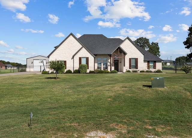 Property at 421 Spring Valley Rd, Weatherford, TX 76087, 4 beds, 3 baths