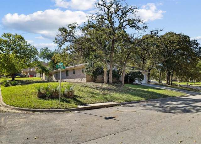 Property at 210 Skylark Dr, Azle, TX 76020, 3 beds, 2 baths