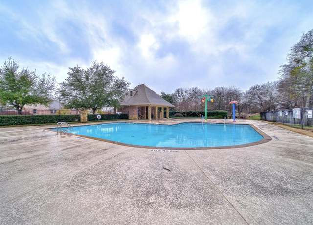 Property at 2812 Englenook Dr, Seagoville, TX 75159, 4 beds, 2 baths