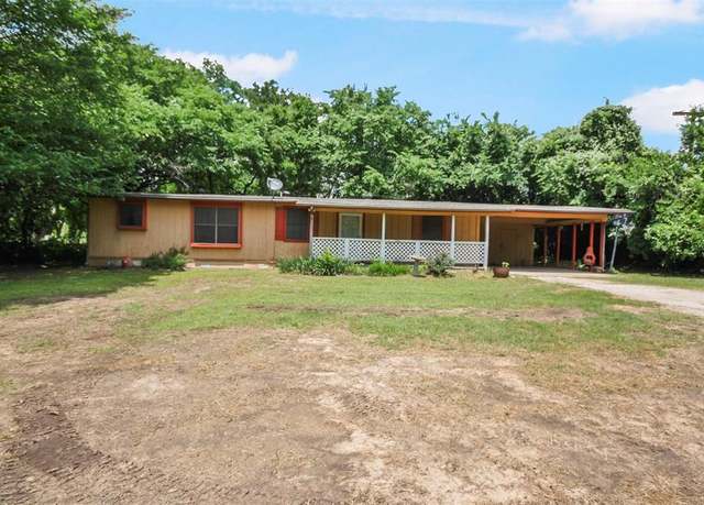 Property at 3412 Tin Top Rd, Weatherford, TX 76087, 3 beds, 2 baths