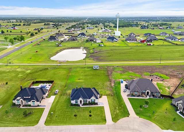 Property at 131 Lonesome Valley Rd, Waxahachie, TX 75167, 4 beds, 3 baths