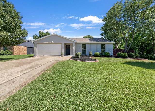 Property at 6941 Fallbrook Ct, Fort Worth, TX 76120, 3 beds, 2 baths
