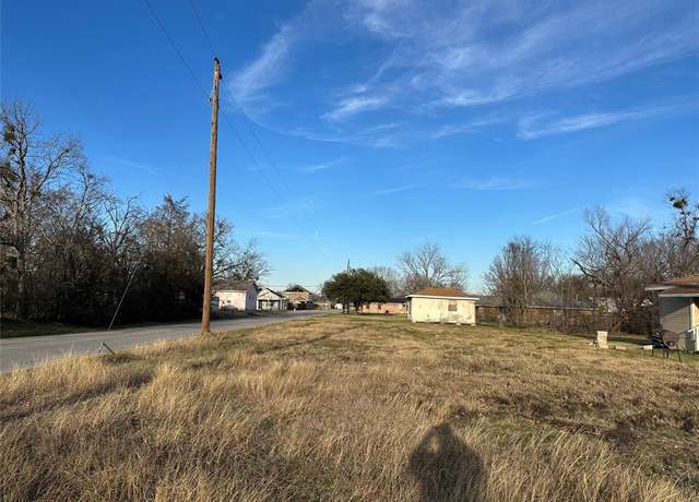 Property at 405 College Md Rd, Terrell, TX 75160