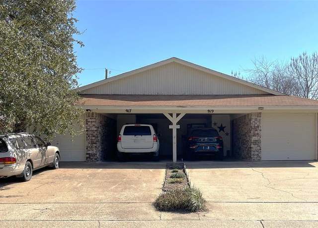 Property at 917 Terry Trl, Weatherford, TX 76086, 4 beds, 2 baths