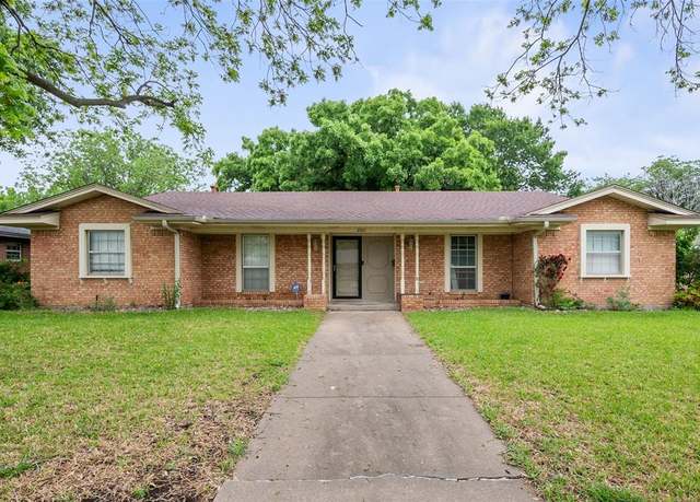 Property at 2021 Bristol Cir, Grand Prairie, TX 75051, 3 beds, 2 baths