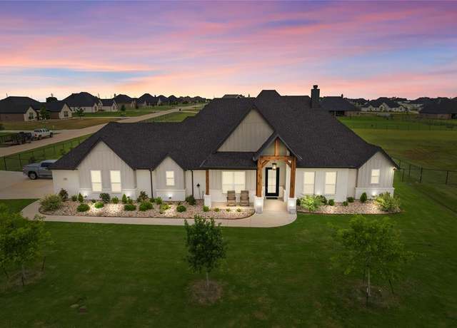 Property at 256 Agua Linda Dr, Godley, TX 76044, 4 beds, 3 baths