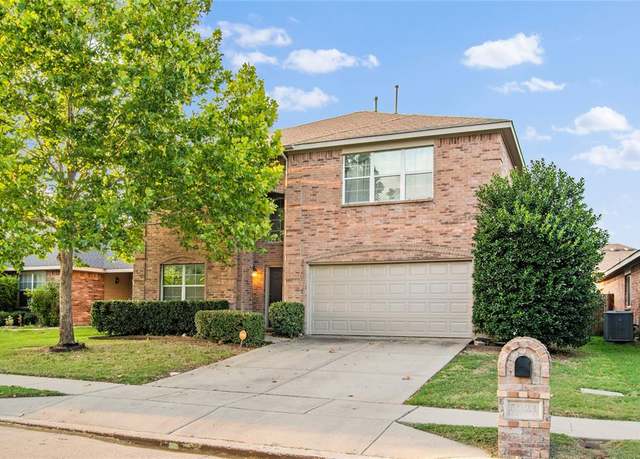 Property at 5021 Wild Oats Dr, Fort Worth, TX 76179, 3 beds, 2.5 baths