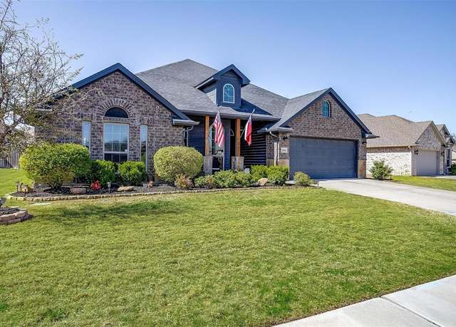 Property at 2004 Hill Crest Ct, Weatherford, TX 76086, 4 beds, 2 baths