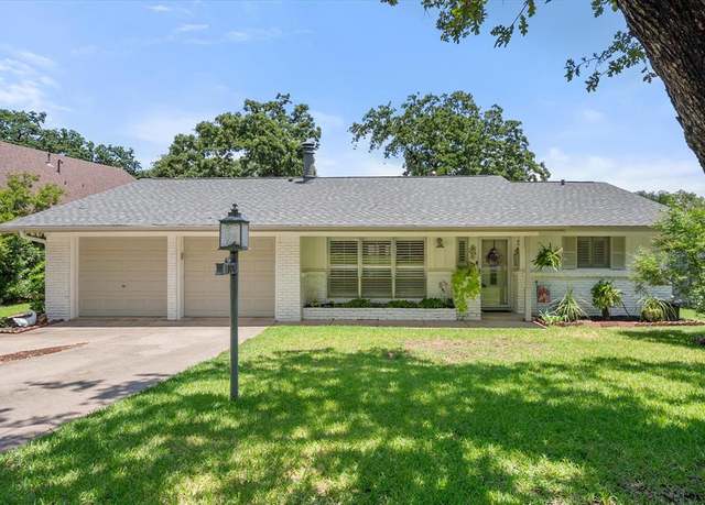 Property at 1004 Trailwood Dr, Hurst, TX 76053, 3 beds, 2 baths
