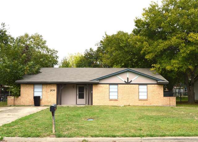 Property at 209 Collins Dr, Terrell, TX 75160, 3 beds, 2 baths