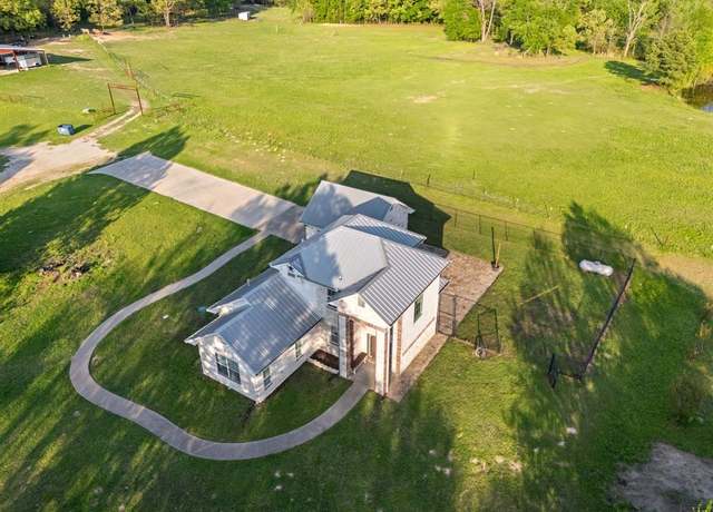 Property at 1028 Rs County Road 4261, Emory, TX 75440, 3 beds, 2.5 baths